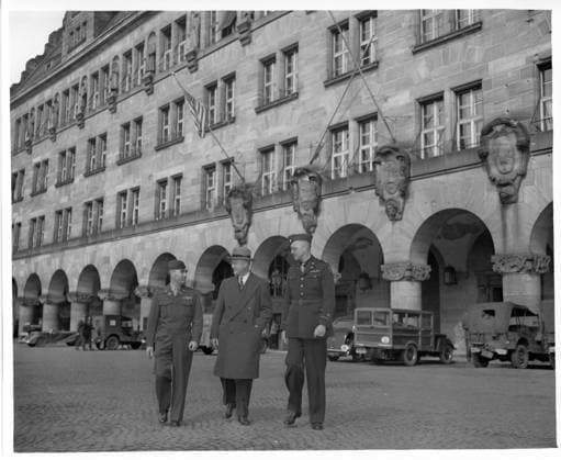 RECORD DATE NOT STATED Original Caption: Shown leaving the Palace of Justice at Nurenburg, are left to right: Col. Charles W. Mays, Columbia, Mo., Marshal of the Military Tribunals; Judge Robert M. Toms, Detroit, Michigan, Presiding Judge of the Second Tribunal; and Lt. Col. William Turner, Deputy Courts Marshal, of Philadelphia, Pa. . 1946 - 1949. Photographs Relating to the Minor Nuremberg Trials Copyright: xpiemagsx piemagsnanuremtri13062023b-1 !ACHTUNG AUFNAHMEDATUM GESCHÄTZT!