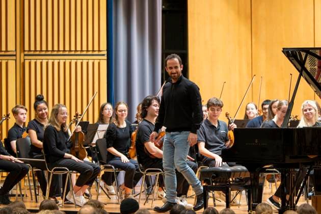 22 09 2023, International Classical Music Festival Festival of Nations 2023, at the Kurhaus Bad Wörishofen in Unterallgäu, Caution Classical Music The great school concert for schoolchildren in the Kursaal with Igor Levit with the vbw Festival Orchestra 22 09 2023, Classical Music Festival Bad Wörishofen 22 09 2023, Classical Music Festival Bad Wörishofen