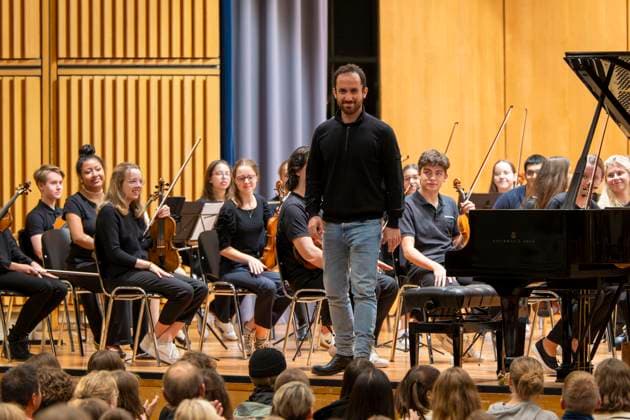 22 09 2023, International Classical Music Festival Festival of Nations 2023, at the Kurhaus Bad Wörishofen in Unterallgäu, Caution Classical Music The great school concert for schoolchildren in the Kursaal with Igor Levit with the vbw Festival Orchestra 22 09 2023, Classical Music Festival Bad Wörishofen 22 09 2023, Classical Music Festival Bad Wörishofen