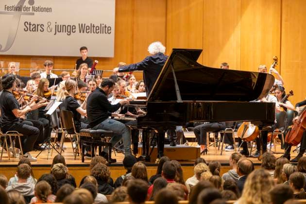 22 09 2023, International Classical Music Festival Festival of Nations 2023, at the Kurhaus Bad Wörishofen in Unterallgäu, Caution Classical Music The great school concert for schoolchildren in the Kursaal with Igor Levit with the vbw Festival Orchestra 22 09 2023, Classical Music Festival Bad Wörishofen 22 09 2023, Classical Music Festival Bad Wörishofen