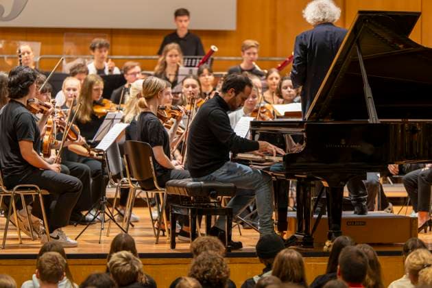 22 09 2023, International Classical Music Festival Festival of Nations 2023, at the Kurhaus Bad Wörishofen in Unterallgäu, Caution Classical Music The great school concert for schoolchildren in the Kursaal with Igor Levit with the vbw Festival Orchestra 22 09 2023, Classical Music Festival Bad Wörishofen 22 09 2023, Classical Music Festival Bad Wörishofen