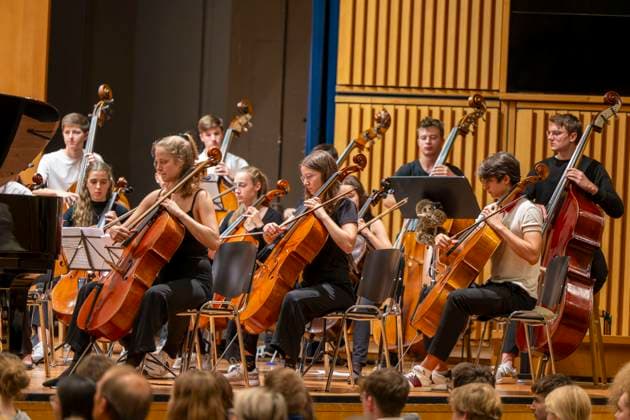 22 09 2023, International Classical Music Festival Festival of Nations 2023, at the Kurhaus Bad Wörishofen in Unterallgäu, Caution Classical Music The great school concert for schoolchildren in the Kursaal with Igor Levit with the vbw Festival Orchestra 22 09 2023, Classical Music Festival Bad Wörishofen 22 09 2023, Classical Music Festival Bad Wörishofen