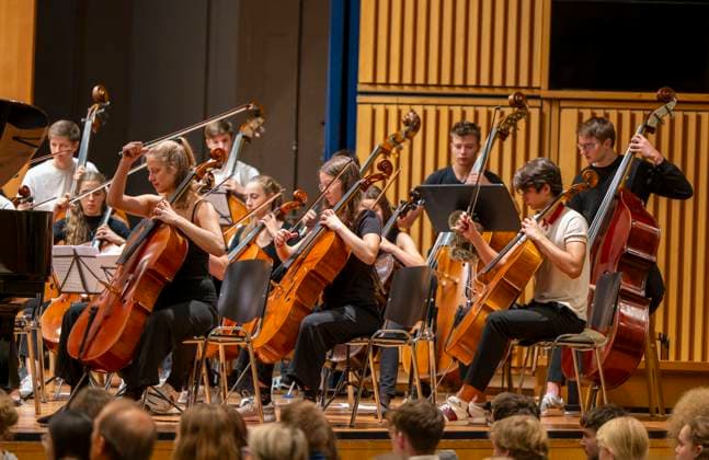 22 09 2023, International Classical Music Festival Festival of Nations 2023, at the Kurhaus Bad Wörishofen in Unterallgäu, Caution Classical Music The great school concert for schoolchildren in the Kursaal with Igor Levit with the vbw Festival Orchestra 22 09 2023, Classical Music Festival Bad Wörishofen 22 09 2023, Classical Music Festival Bad Wörishofen