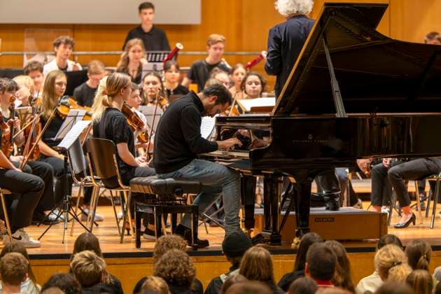 22 09 2023, International Classical Music Festival Festival of Nations 2023, at the Kurhaus Bad Wörishofen in Unterallgäu, Caution Classical Music The great school concert for schoolchildren in the Kursaal with Igor Levit with the vbw Festival Orchestra 22 09 2023, Classical Music Festival Bad Wörishofen 22 09 2023, Classical Music Festival Bad Wörishofen