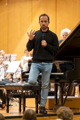 22 09 2023, International Classical Music Festival Festival of Nations 2023, at the Kurhaus Bad Wörishofen in Unterallgäu, Caution Classical Music The great school concert for schoolchildren in the Kursaal with Igor Levit with the vbw Festival Orchestra 22 09 2023, Classical Music Festival Bad Wörishofen 22 09 2023, Classical Music Festival Bad Wörishofen