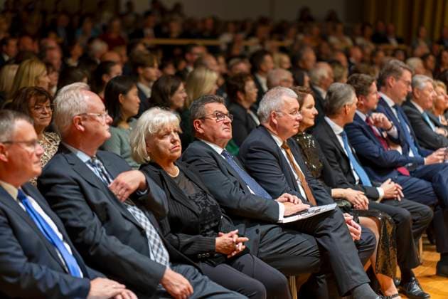 22 09 2023, International Classical Music Festival Festival of Nations 2023, at the Kurhaus Bad Wörishofen in Unterallgäu, opening concert in the Kursaal with pianist Igor Levit GER and Orchestra Camerata Salzburg Guests of honor in the front row, Paul Gruschka, Berhard Pohl, Franz Josef Pschierer with wife Marlies, 22 09 2023, Classical Music Festival