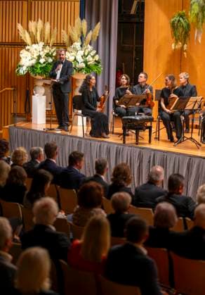 22 09 2023, International Classical Music Festival Festival of Nations 2023, at the Kurhaus Bad Wörishofen in Unterallgäu, opening concert in the Kursaal with pianist Igor Levit GER and orchestra Camerata Salzburg opening speech by Mayor Stefan Welzel Bad Wörishofen 22 09 2023, Classical Music Festival Bad Wörishofen 22 09 2023, Classical Music Festival Bad Wörishofen