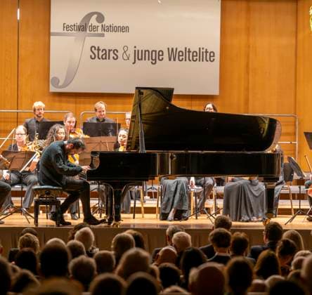 22 09 2023, International Classical Festival Festival of Nations 2023, at the Kurhaus Bad Wörishofen in Unterallgäu, opening concert in the Kursaal with pianist Igor Levit GER, on piano and orchestra Camerata Salzburg 22 09 2023, Classical Festival Bad Wörishofen 22 09 2023, Classical Festival Bad Wörishofen