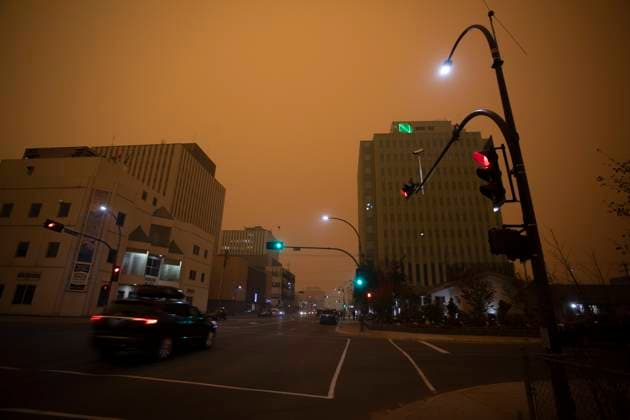 September 23, 2023, Yellowknife, YT, CANADA: Heavy smoke from wildfires in northern Alberta and British Columbia fill the air at 9am Mountain Daylight Time in Yellowknife, Northwest Territories on Saturday, Sept. 23, 2023. Yellowknife CANADA  - ZUMAc35_ 20230923_zaf_c35_002 Copyright: xBillxBradenx