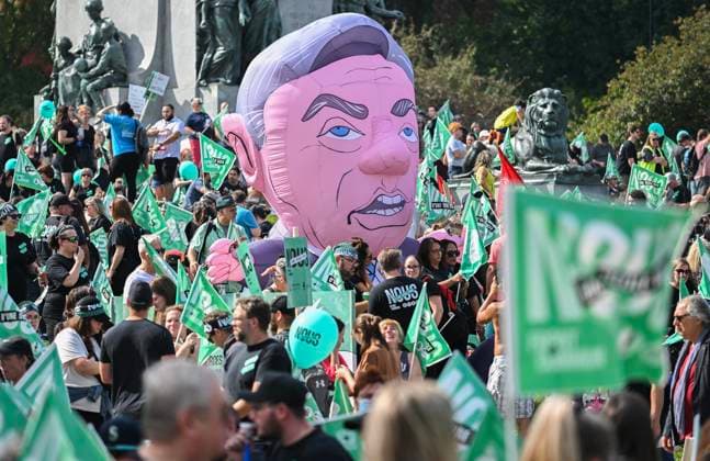 September 23, 2023, Montreal, PQ, Canada: People take part in a public sector union demonstration in Montreal, Saturday, September 23, 2023. Unions representing Quebec public sector workers say they expect thousands of people to attend a demonstration in downtown Montreal today. Montreal Canada  - ZUMAc35_ 20230923_zaf_c35_008 Copyright: xGrahamxHughesx