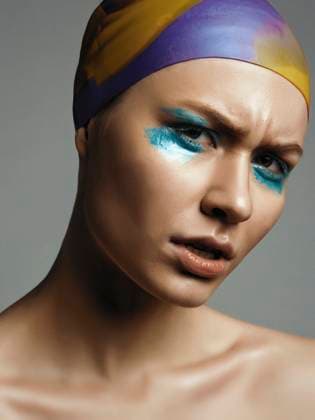 Creative Highlights Symbolbilder Young woman with eye make-up against gray background model released, Symbolfoto, EKHF00096