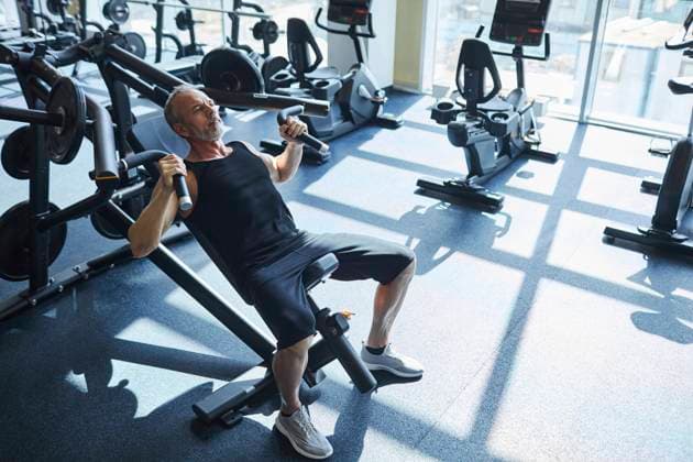 Mature man doing strength training exercise in gym model released, Symbolfoto property released, KPEF00223