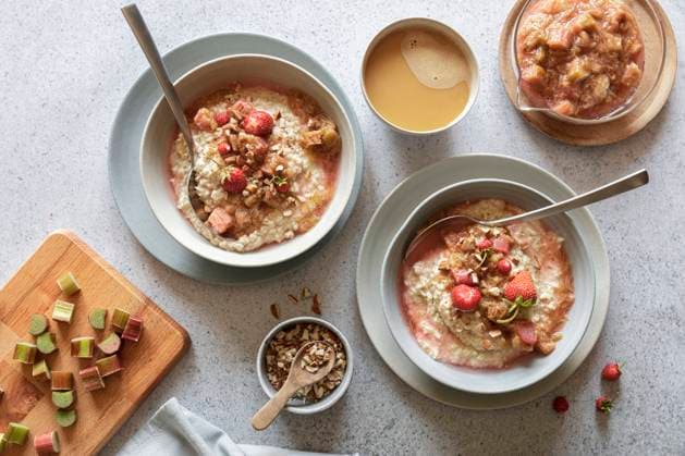 Studio shot of two bowls of vegan porridge with strawberries and almonds, EVGF04391