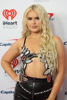 Ashlee Keating arrives for the iHeartRadio Music Festival at T-Mobile Arena in Las Vegas, Nevada on Saturday, September 23, 2023.  LAV20230923015 JAMESxATOA