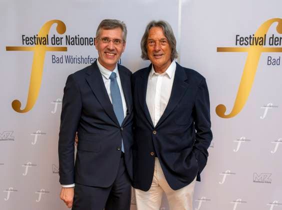 23 09 2023, International Classical Music Festival Festival of Nations 2023, at the Kurhaus Bad Wörishofen in Unterallgäu, concert in the Kursaal with pianist Igor Levit GER and vbw Festival Orchestra Guests of honor from left Festival Intendant Winfried Roch with the doctor of the stars also Igor Levit Dr Hans Wilhelm Müller