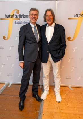 23 09 2023, International Classical Music Festival Festival of Nations 2023, at the Kurhaus Bad Wörishofen in Unterallgäu, concert in the Kursaal with pianist Igor Levit GER and vbw Festival Orchestra Guests of honor from left Festival Intendant Winfried Roch with the doctor of the stars also Igor Levit Dr Hans Wilhelm Müller