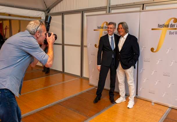 23 09 2023, International Classical Festival Festival of Nations 2023, at the Kurhaus Bad Wörishofen in Unterallgäu, concert in the Kursaal with pianist Igor Levit GER and vbw festival orchestra guests of honor v li festival artistic director Winfried Roch with the docto
