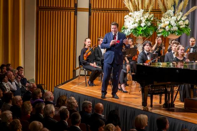 23 09 2023, International Classical Festival Festival of Nations 2023, at the Kurhaus Bad Wörishofen in Unterallgäu, concert in the Kursaal with pianist Igor Levit GER and vbw Festival Orchestra MdB Stephan Stracke gives a speech before the concert 23 09 2023, Classical Festival Bad Wörishofen 23 09 2023, Classical Festival Bad Wörishofen