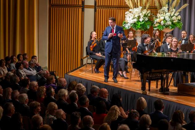 23 09 2023, International Classical Festival Festival of Nations 2023, at the Kurhaus Bad Wörishofen in Unterallgäu, concert in the Kursaal with pianist Igor Levit GER and vbw Festival Orchestra MdB Stephan Stracke gives a speech before the concert 23 09 2023, Classical Festival Bad Wörishofen 23 09 2023, Classical Festival Bad Wörishofen