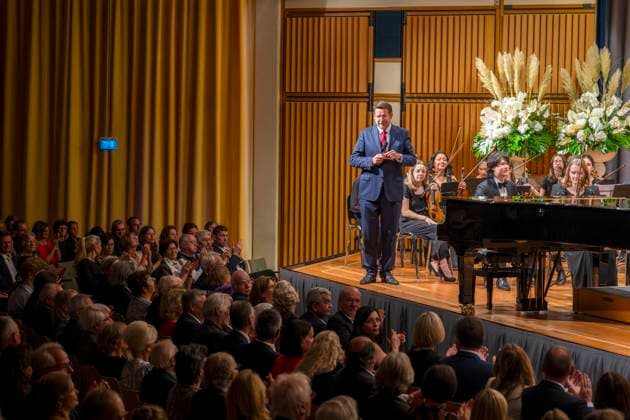 23 09 2023, International Classical Festival Festival of Nations 2023, at the Kurhaus Bad Wörishofen in Unterallgäu, concert in the Kursaal with pianist Igor Levit GER and vbw Festival Orchestra MdB Stephan Stracke gives a speech before the concert 23 09 2023, Classical Festival Bad Wörishofen 23 09 2023, Classical Festival Bad Wörishofen