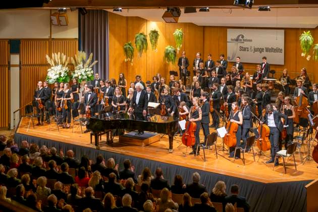 23 09 2023, International Classical Festival Festival of Nations 2023, at the Kurhaus Bad Wörishofen in Unterallgäu, concert in the Kursaal with pianist Igor Levit GER and vbw Festival Orchestra Musical Director Christoph Adt 23 09 2023, Classical Festival Bad Wörishofen 23 09 2023, Classical Festival Bad Wörishofen