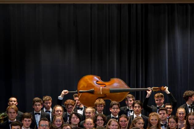 23 09 2023, International Classical Festival Festival of Nations 2023, at the Kurhaus Bad Wörishofen in Unterallgäu, concert in the Kursaal with pianist Igor Levit GER and vbw Festival Orchestra Group photo after the concert with the young musicians 23 09 2023, Classical Festival Bad Wörishofen 23 09 2023, Classical Festival Bad Wörishofen