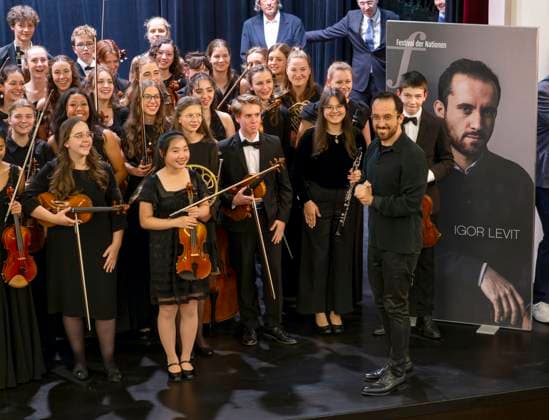 23 09 2023, International Classical Festival Festival of Nations 2023, at the Kurhaus Bad Wörishofen in Unterallgäu, concert in the Kursaal with pianist Igor Levit GER and vbw Festival Orchestra Group photo after the concert with the young musicians and Igor Levit re 23 09 2023, Classical Festival Bad Wörishofen 23 09 2023, Classical Festival Bad Wörishofen
