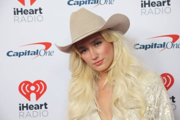 Musical Artist DINER arrives for the iHeartRadio Music Festival at T-Mobile Arena in Las Vegas, Nevada on Saturday, September 23, 2023.  LAV20230923044 JAMESxATOA