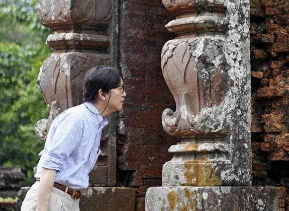 Entertainment Themen der Woche KW38 Entertainment Bilder des Tages Japan crown prince in Vietnam Japanese Crown Prince Fumihito visits World Heritage-listed My Son ruins in the suburbs of Da Nang, central Vietnam, on Sept. 24, 2023.  A14AA0001913276P