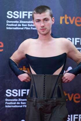 San Sebastian Festival - Ex-Husbands Red Carpet Miles Heizer attended Ex-Husbands Red Carpet during 71st San Sebastian International Film Festival at Kursaal Theatre on September 24, 2023 in Donostia San Sebastian, Spain. Photo by ABACAPRESS.COM Donostia San Sebastian Euskadi Spain  Copyright: xABACAx 869088_012 ABACAx 869088_012