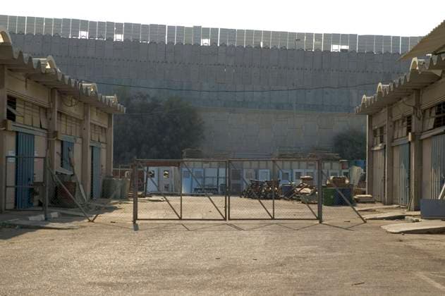 Isarel. Gaza strip. Gush Katif (settlements). Neve Dekalim. industrial zone. row of worshops with huge anti shooting wall in bkgd Isarel. Gaza strip. Gush Katif (settlements). Neve Dekalim. industrial zone. row of worshops with huge anti shooting wall in bkgd, Credit:Eitan Simanor Avalon  Copyright: xEitanxSimanorx xAvalonx 0512133039