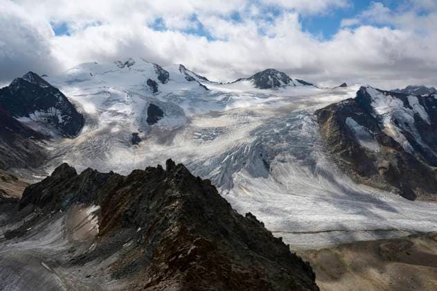 Creative Highlights World Wildspitze mit Taschachferner, Pitztal, Ötztaler Alpen, Tirol, Österreich, Europa *** Wildspitze with Taschachferner, Pitztal, Ötztaler Alps, Tyrol, Austria, Europe Copyright: imageBROKER/HermannxDobler ibxdob09662334.jpg