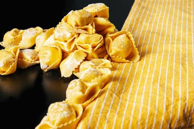 drying the ravioli so that they are fresh Vitoria-Gasteiz, Basque Country, Spain R_TRFV230918-1253409-01