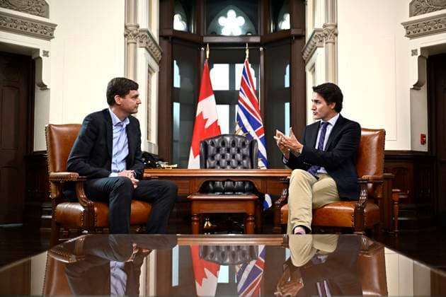 September 25, 2023, Ottawa, ON, CAN: Prime Minister Justin Trudeau meets with Premier of British Columbia David Eby in his office on Parliament Hill in Ottawa, on Monday, Sept. 25, 2023. Ottawa CAN  - ZUMAc35_ 20230925_zaf_c35_065 Copyright: xJustinxTangx