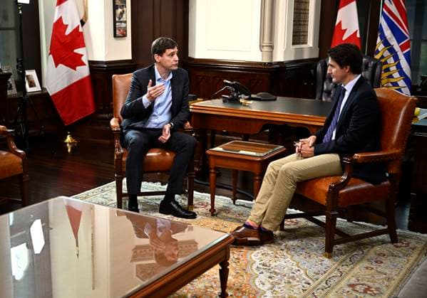 September 25, 2023, Ottawa, ON, CAN: Prime Minister Justin Trudeau meets with Premier of British Columbia David Eby, left, in his office on Parliament Hill in Ottawa, on Monday, Sept. 25, 2023. Ottawa CAN  - ZUMAc35_ 20230925_zaf_c35_066 Copyright: xJustinxTangx