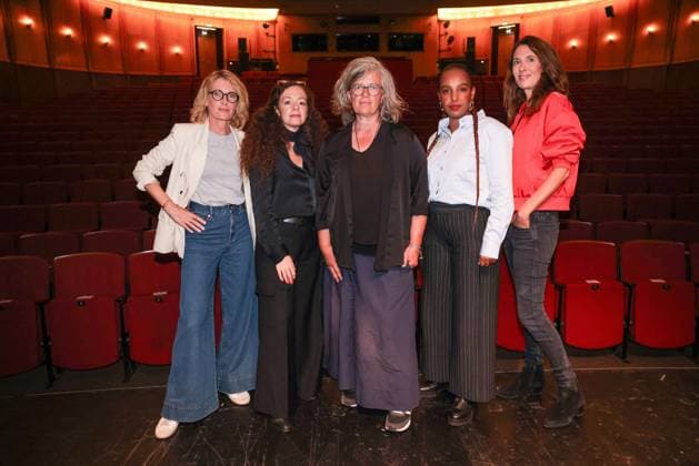 Entertainment Bilder der Woche Entertainment Bilder des Tages Buchpremiere Lesung von Christina Clemms Gegen Frauenhass Benita Sarah Bailey (Schauspielerin und Aktivistin) Maria Furtwängler (Stifterin und Vorsitzende der MaLisa-Stiftung Christina Clemm (Autorin und Rechtsanwältin Shelly Kupferberg (Moderatorin) Buchpremiere Lesung von Christina Clemms Gegen Frauenhass in der Volksbühne in Berlin *** Book premiere reading of Christina Clemms Gegen Frauenhass Benita Sarah Bailey Actress and activist Maria Furtwängler Founder and Chairwoman of the MaLisa Foundation Christina Clemm Author and lawyer Shelly Kupferberg Moderator Book premiere reading of Christina Clemms Gegen Frauenhass at the Volksbühne in Berlin Copyright: xEventpressxFuhrx