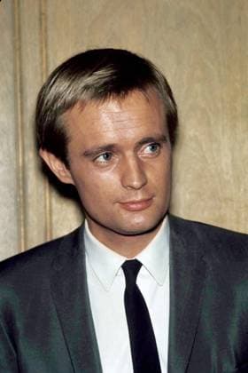 DAVID MCCALLUM (born David Keith McCallum Jr., 19 September 1933 - 25 September 2023) was a Scottish actor and musician who gained wide recognition in the 1960s for playing secret agent Illya Kuryakin in the television series The Man from U.N.C.L.E. Beginning in 2003, McCallum gained renewed international popularity for his role as NCIS medical examiner Dr. Donald Ducky Mallard in the American television series NCIS . FILE PHOTO SHOT ON: DAVID MCCALLUM circa 1960. - ZUMAg49_ 20041206_mda_g49_1120 Copyright: xSylviaxNorrisx