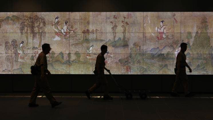 September 26, 2023, HONG KONG, CHINA: In Hong Kong, staff workers walking past large screen depicts moving image of famous ancient Chinese scroll painting, Luo Sheng Tu ( Painting of Goddess of Luo ) at Hong Kong Palace Museum foyer.Sept-26,2023Hong Kong.ZUMA HONG KONG CHINA - ZUMAl137 20230926_fap_l137_010 Copyright: xLiauxChung-renx