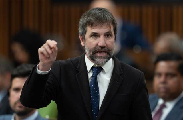 September 26, 2023, Ottawa, ON, Canada: Minister of Environment and Climate Change Steven Guilbeault rises during Question Period, Tuesday, September 26, 2023 in Ottawa. Ottawa Canada  - ZUMAc35_ 20230926_zaf_c35_070 Copyright: xAdrianxWyldx