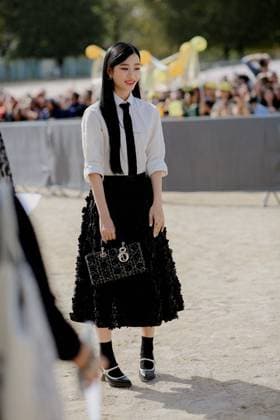 PFW - Dior Street Style Street style, Tontawan Tantivejakul arriving at Dior Spring Summer 2024 show, held at Jardin des Tuileries, Paris, France, on September 26, 2023. Photo by Marie-Paola Bertrand-Hillion ABACAPRESS.COM Paris France  Copyright: xBertrand-HillionxMarie-Paola ABACAx 869328_067 Bertrand-HillionxMarie-Paola ABACAx 869328_067