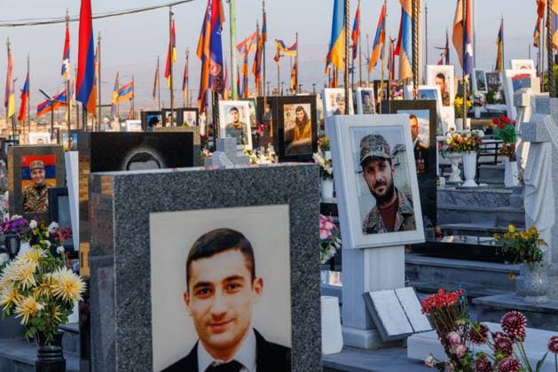 Haut-Karabakh : en Arménie, la ville de Goris en première ligne face à l’exode PHOTOPQR LA PROVENCE Gilles Bader ; Goris ; 27 09 2023 ; exode des arméniens du haut karabakh Première ville d’Arménie sur le chemin des exilés du Haut-Karabakh, Goris et ses 20 000 habitants sont le premier point de chute des réfugiés. - Thousands of ethnic Armenians from Nagorno-Karabakh have flooded into the border town of Goris after enduring an arduous journey out of the the crisis-hit region. Goris BdR France  Copyright: xPHOTOPQR LAxPROVENCE MAXPPPxGillesxBaderx 20230927PVL4863 20230927PVL4863