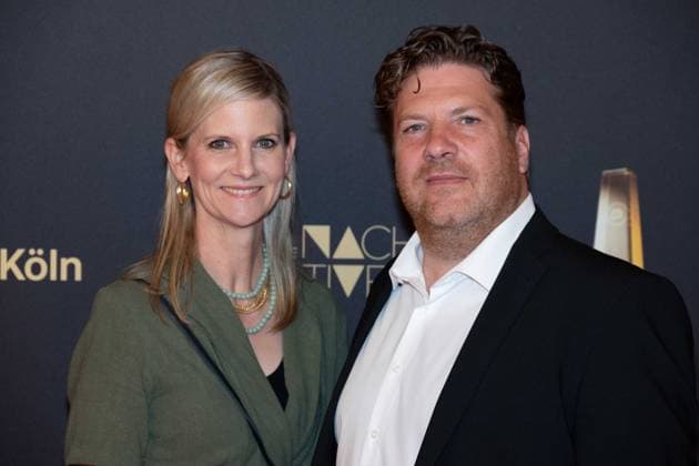 Arnim BUTZEN, SVP TV and Entertainment, Telekom Germany, and Dorothea JACOB, Red Carpet, Red Carpet Show, Arrival, Arrival, German Television Award Ceremony, The Night of the Creatives The German Television Award 2023, German Television Award 2023 in Cologne, on 27 09 2022.