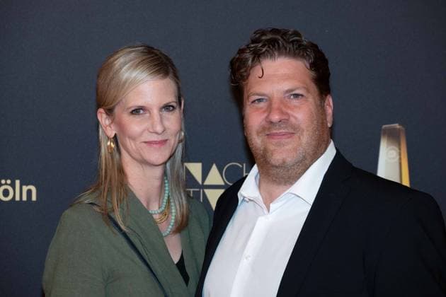 Arnim BUTZEN, SVP TV and Entertainment, Telekom Germany, and Dorothea JACOB, Red Carpet, Red Carpet Show, Arrival, Arrival, German Television Award Ceremony, The Night of the Creatives The German Television Award 2023, German Television Award 2023 in Cologne, on 27 09 2022.