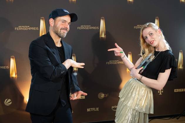 Award winners Andre NIER and Sarah Christin PETER Best Editing Information, Red Carpet, Red Carpet Show, Arrival, Arrival, German Television Award Ceremony, The Night of the Creatives The German Television Award 2023, German Television Award 2023 in Cologne, on 27 09 2022