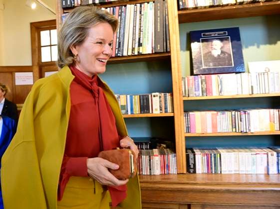 HRH Queen Mathilde Visits Musica Mundi in Waterloo WATERLOO, BELGIUM - SEPTEMBER 28 : Queen Mathilde of Belgium is visiting the Musica Mundi school in Waterloo. This international school offers young gifted musicians aged 10 to 18 the opportunity to combine professional music training with a general secondary education program. Young talents from all over the world receive intensive individual instrument training and classroom lessons in music and general education. The Queen attends a lesson, attends a concert and meets the teachers and students..Visit pictured on SEPTEMBER 28, 2023 in Waterloo, Belgium, 28 09 2023 Waterloo Belgium  Copyright: xPhilipxReynaersx