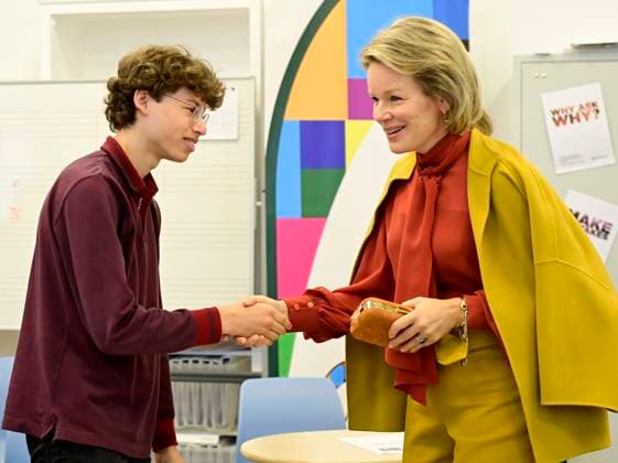 HRH Queen Mathilde Visits Musica Mundi in Waterloo WATERLOO, BELGIUM - SEPTEMBER 28 : Queen Mathilde of Belgium is visiting the Musica Mundi school in Waterloo. This international school offers young gifted musicians aged 10 to 18 the opportunity to combine professional music training with a general secondary education program. Young talents from all over the world receive intensive individual instrument training and classroom lessons in music and general education. The Queen attends a lesson, attends a concert and meets the teachers and students..Visit pictured on SEPTEMBER 28, 2023 in Waterloo, Belgium, 28 09 2023 Waterloo Belgium  Copyright: xPhilipxReynaersx