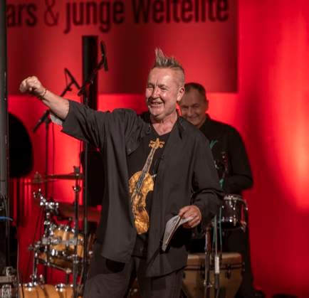 27 09 2023, International Classical Festival Festival of Nations 2023, at the Kurhaus Bad Wörishofen in Unterallgäu, British violinist Nigel Kennedy friends, 27 09 2023, Classical Festival Bad Wörishofen 27 09 2023, Classical Festival Bad Wörishofen