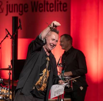 27 09 2023, International Classical Festival Festival of Nations 2023, at the Kurhaus Bad Wörishofen in Unterallgäu, British violinist Nigel Kennedy friends, 27 09 2023, Classical Festival Bad Wörishofen 27 09 2023, Classical Festival Bad Wörishofen