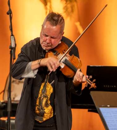 27 09 2023, International Classical Festival Festival of Nations 2023, at the Kurhaus Bad Wörishofen in Unterallgäu, British violinist Nigel Kennedy friends, 27 09 2023, Classical Festival Bad Wörishofen 27 09 2023, Classical Festival Bad Wörishofen