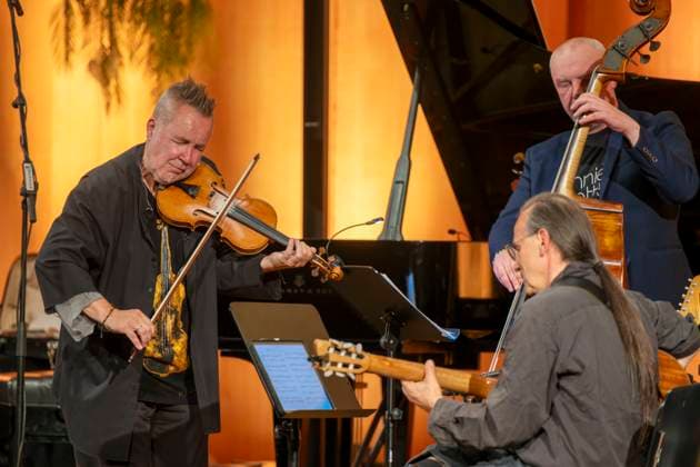 27 09 2023, International Classical Festival Festival of Nations 2023, at the Kurhaus Bad Wörishofen in Unterallgäu, British violinist Nigel Kennedy friends, 27 09 2023, Classical Festival Bad Wörishofen 27 09 2023, Classical Festival Bad Wörishofen